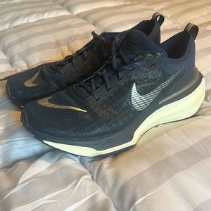 Nike Men's Invincible 3 Running Shoes